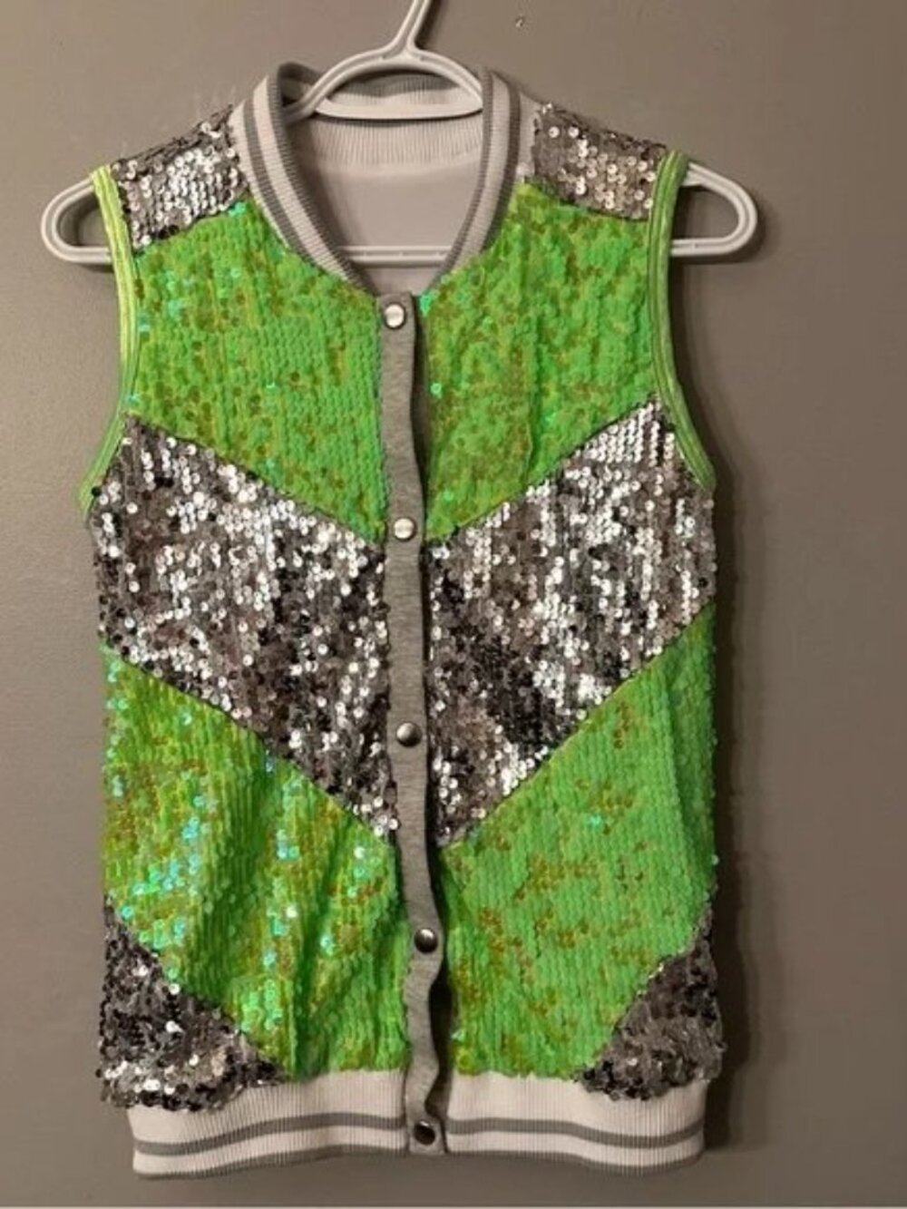 ⭐️ Performer Dancewear Small Weissman White and Silver Sequin Vest